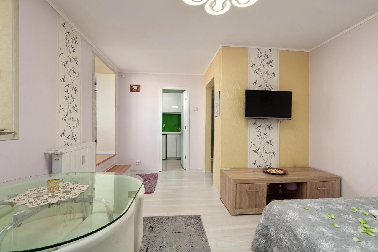 Stone Gate Apartment #1 Bukarest Exterior foto